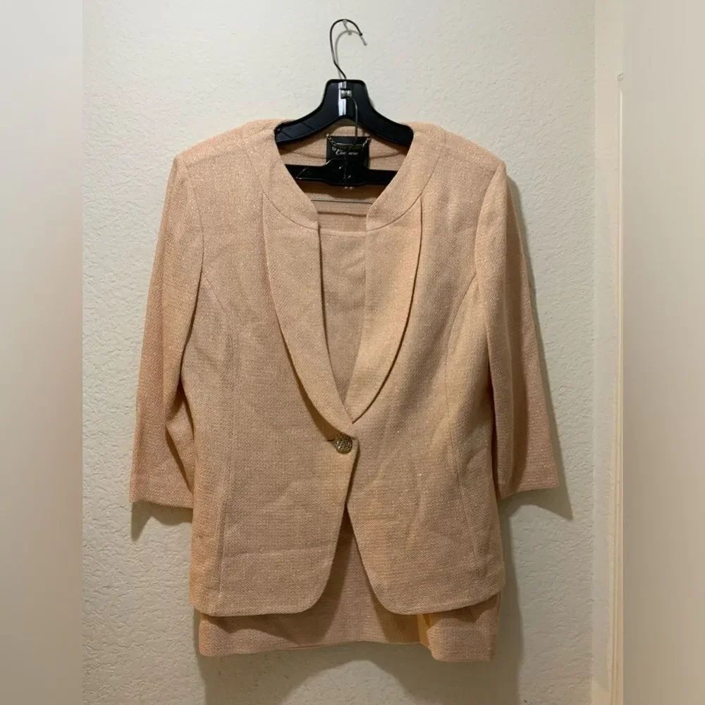 St. John Couture 2 pc Glitter Knit Jacket skirt in Pale Pink size 12 H2
